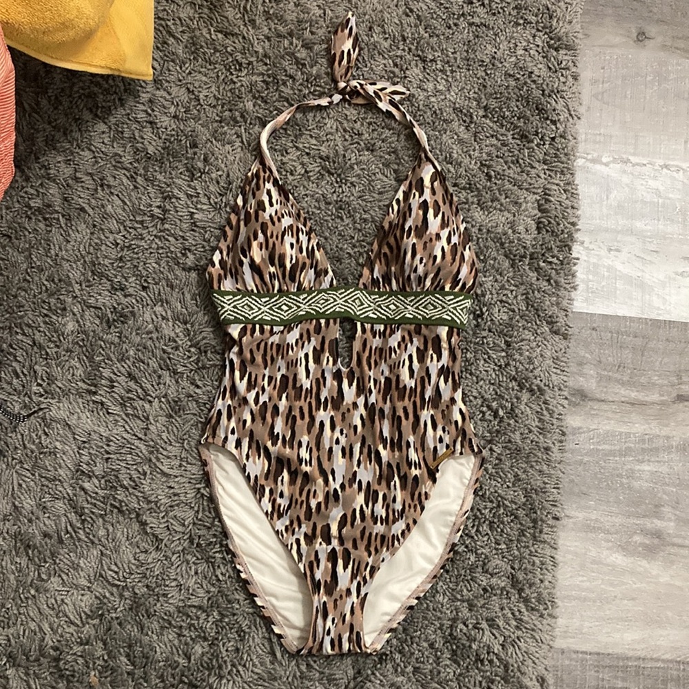 NWT Vince Camuto womens one piece bathing suit Size 10